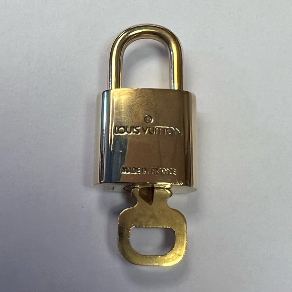Louis Vuitton lock and key # 322 - Picture 3 of 4
